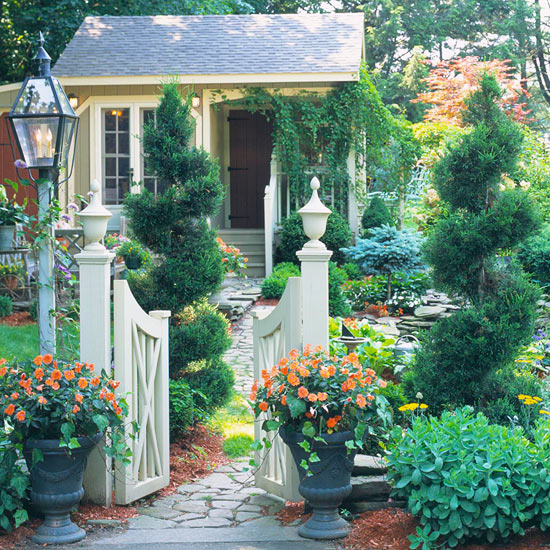 View Front Yard Landscaping Ideas With Evergreens Background – Garden ...